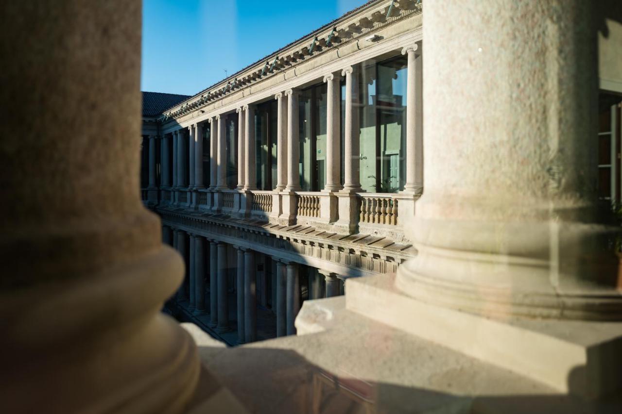 Отель Portrait Milano - Lungarno Collection Экстерьер фото